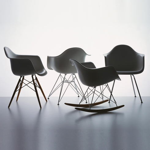 Cadeira de Braços em Plástico Eames DAX / Base Cromada